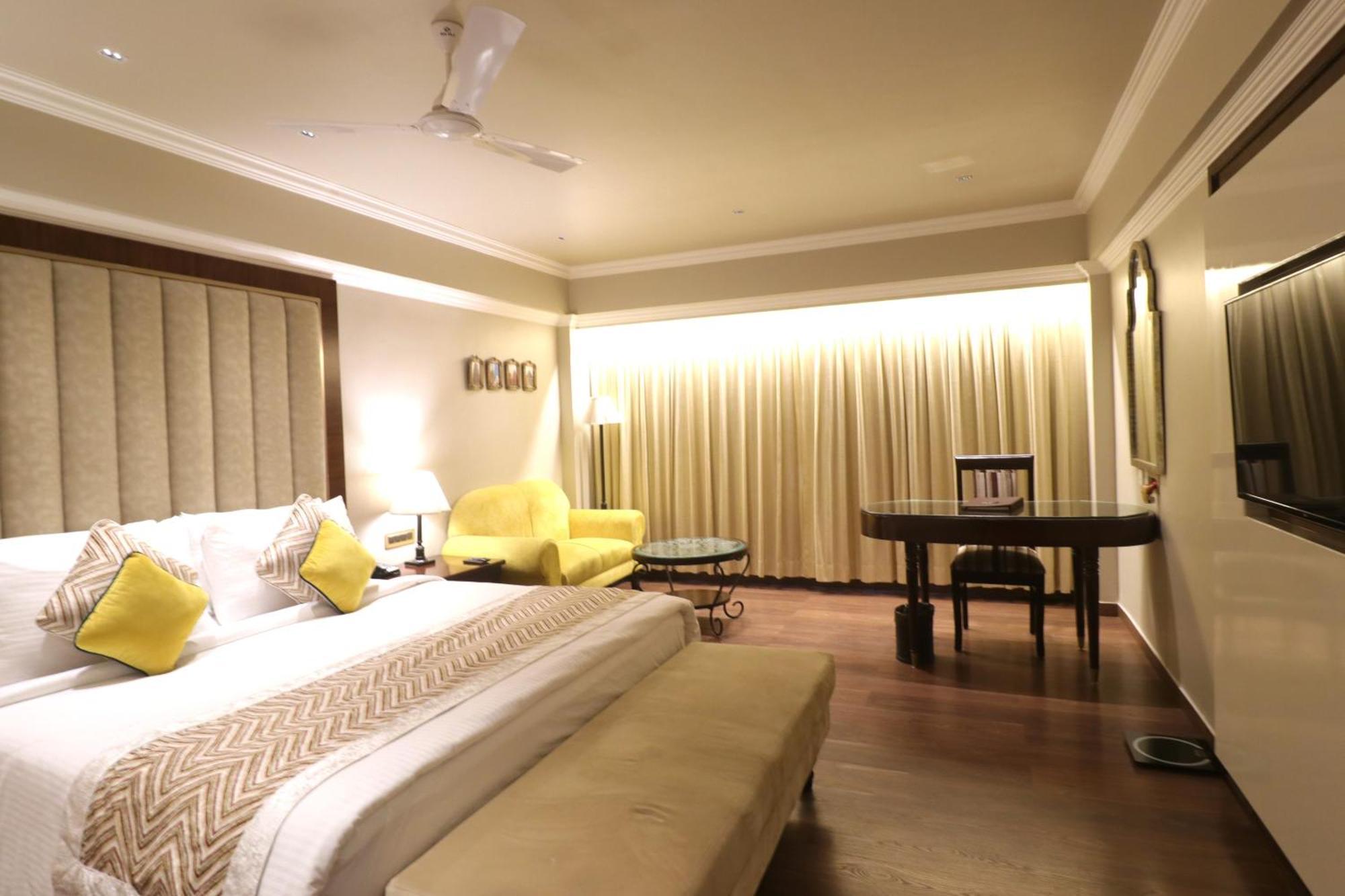 Hotel Swosti Premium Bhubaneswar Exterior photo