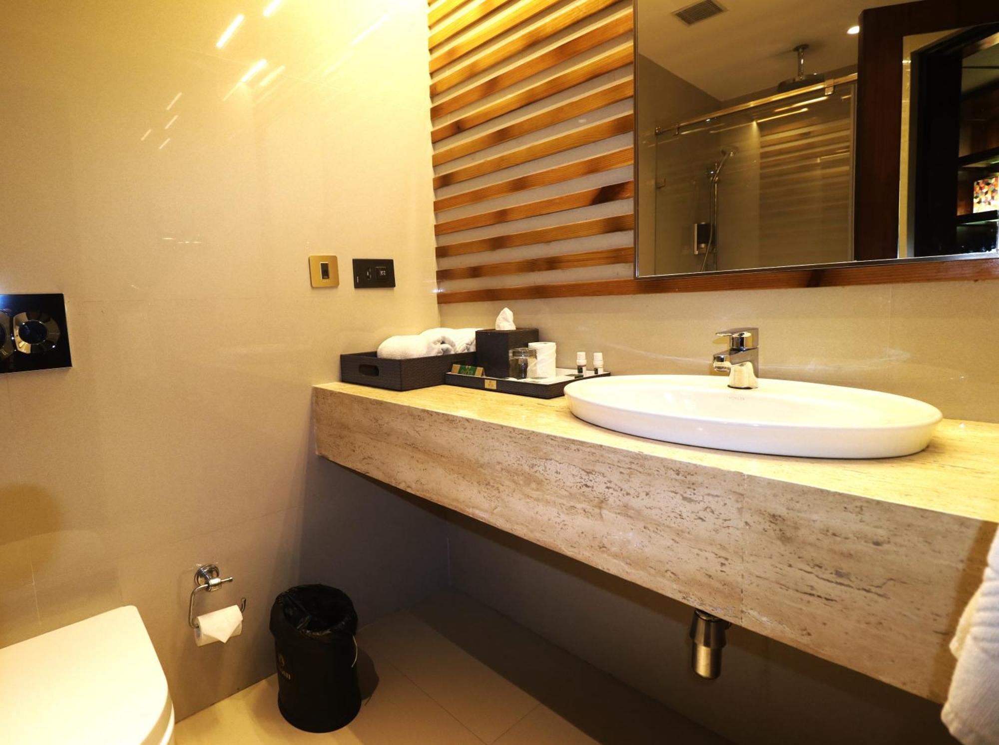 Hotel Swosti Premium Bhubaneswar Exterior photo