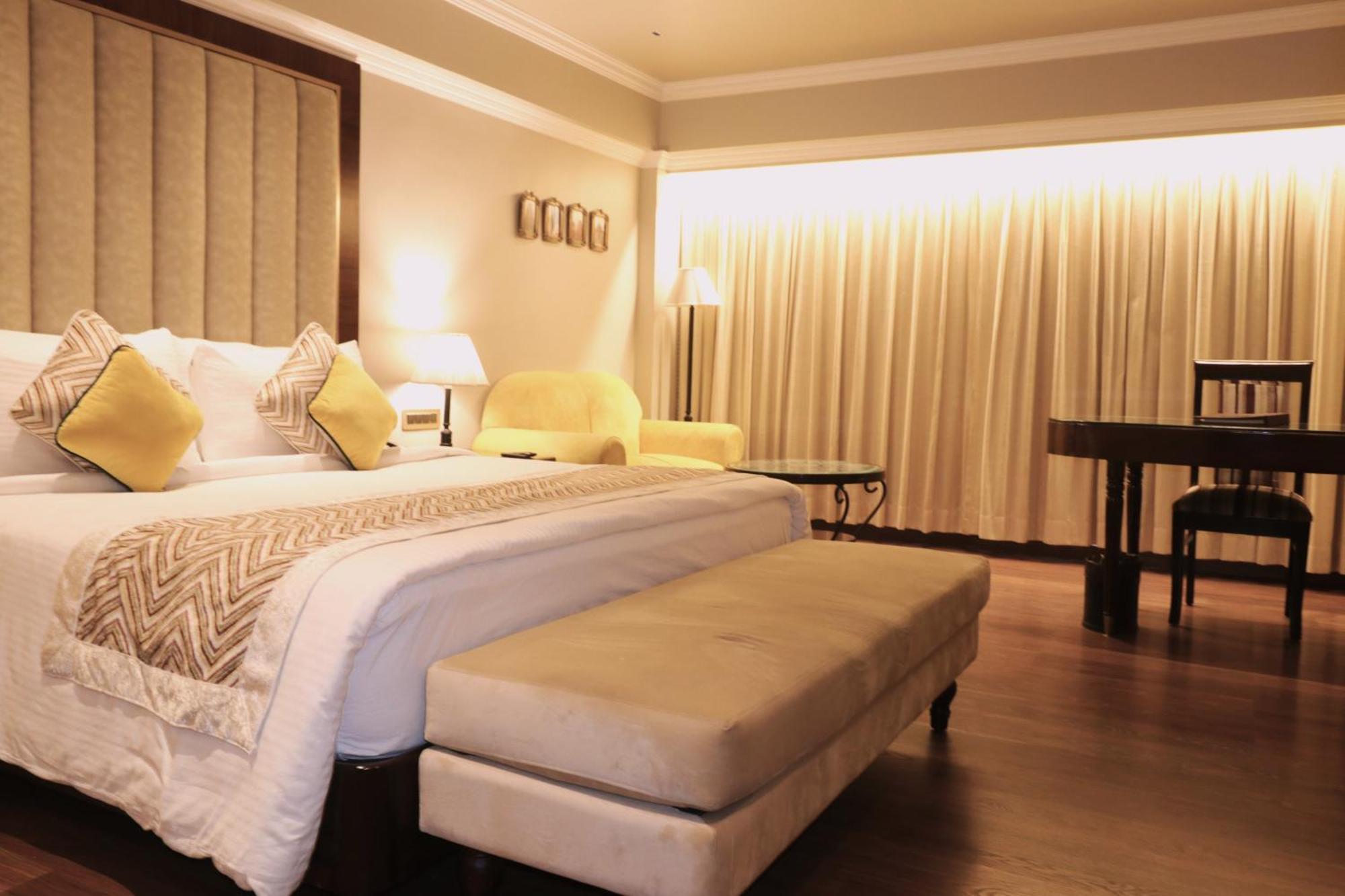 Hotel Swosti Premium Bhubaneswar Exterior photo