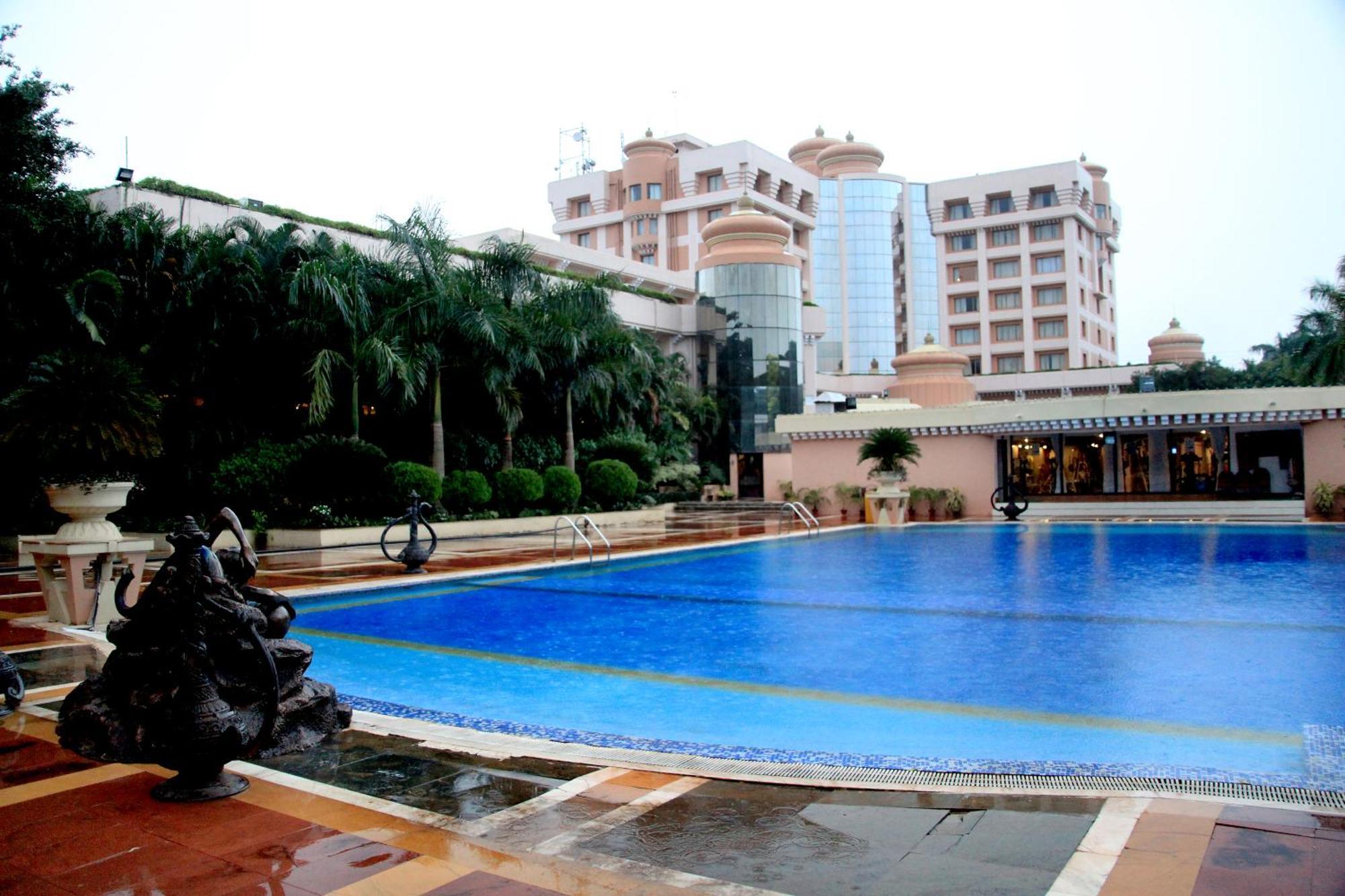 Hotel Swosti Premium Bhubaneswar Exterior photo