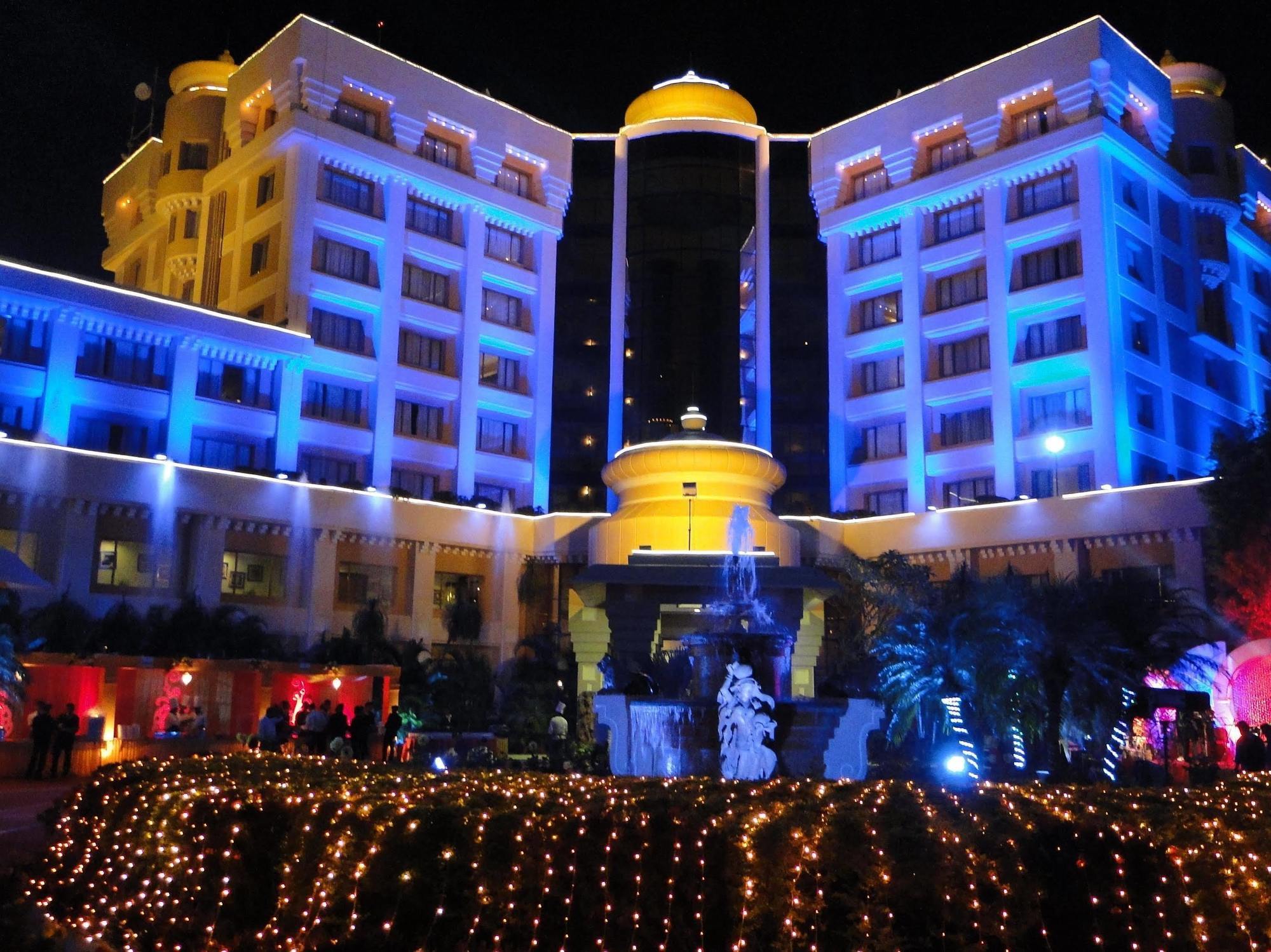 Hotel Swosti Premium Bhubaneswar Exterior photo