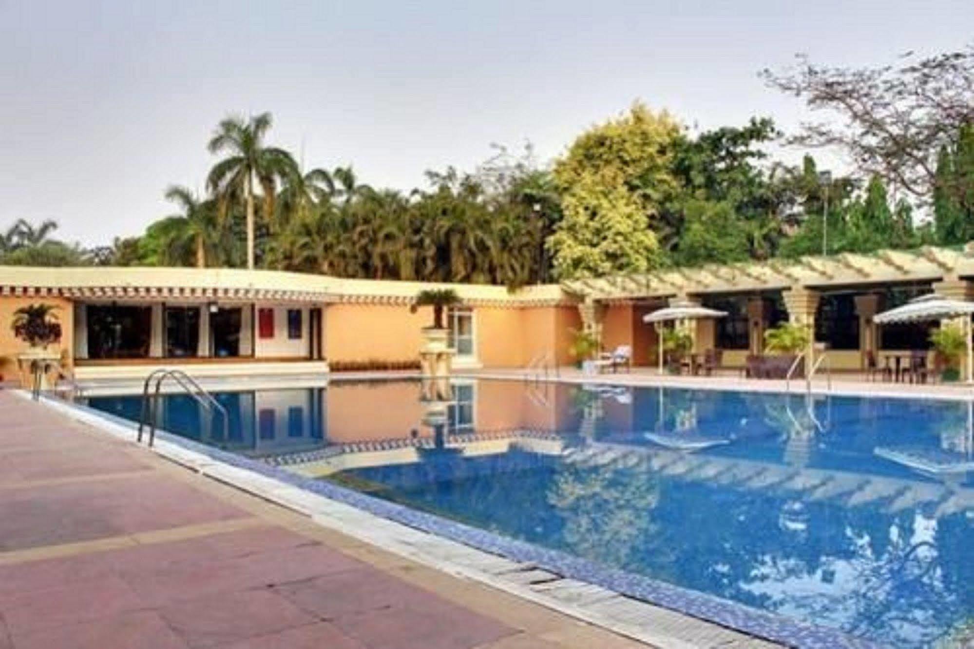 Hotel Swosti Premium Bhubaneswar Exterior photo
