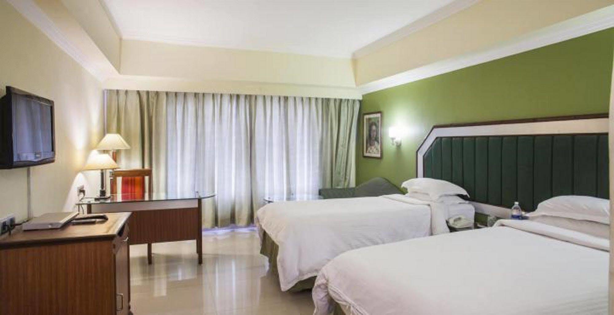 Hotel Swosti Premium Bhubaneswar Exterior photo