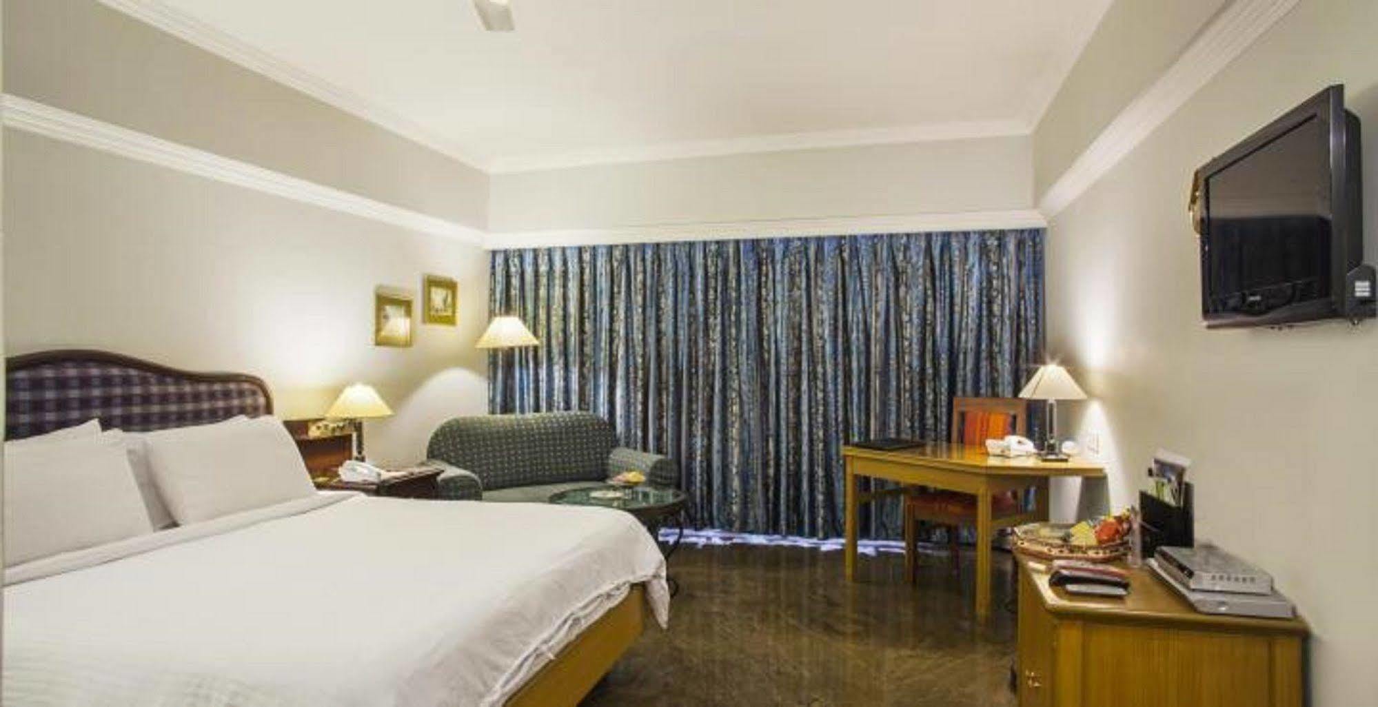 Hotel Swosti Premium Bhubaneswar Exterior photo