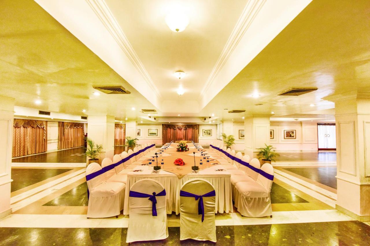 Hotel Swosti Premium Bhubaneswar Exterior photo