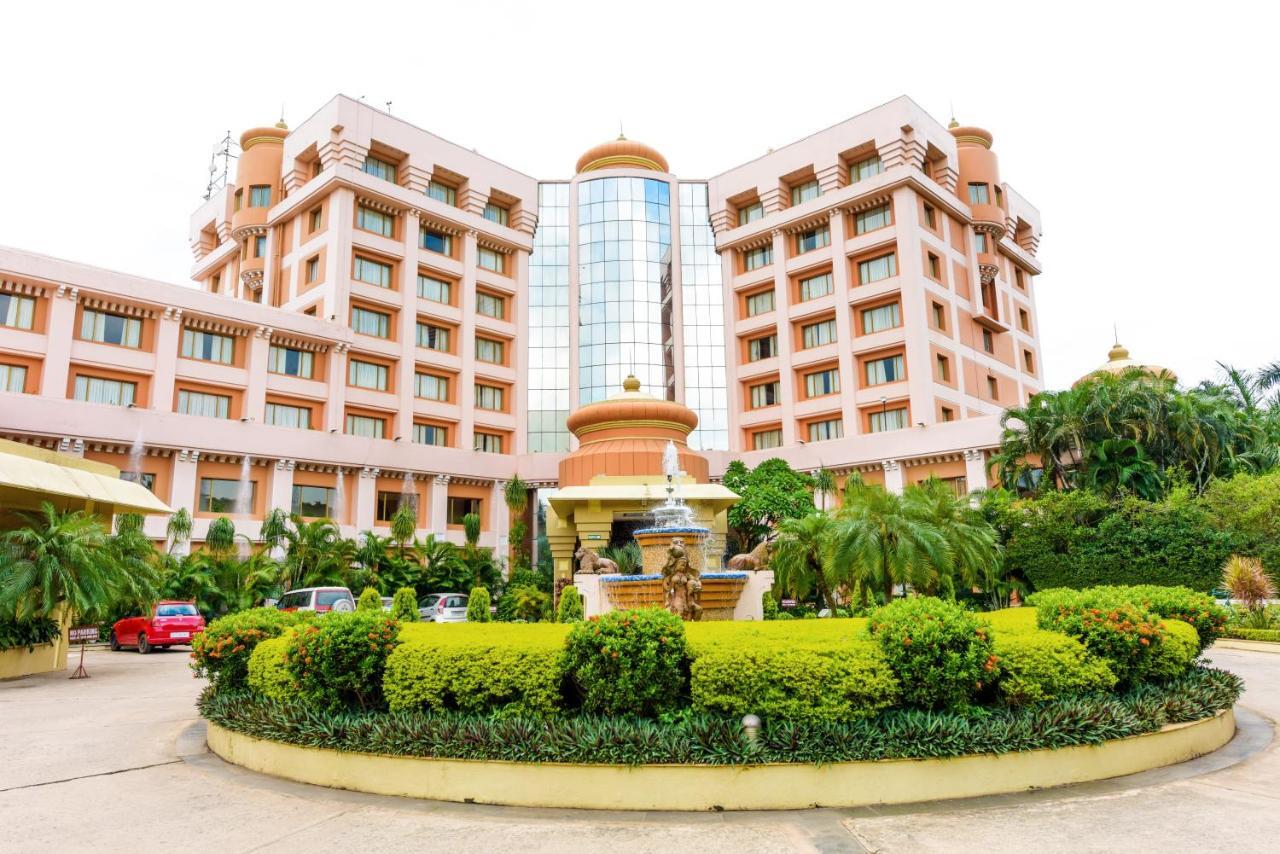 Hotel Swosti Premium Bhubaneswar Exterior photo