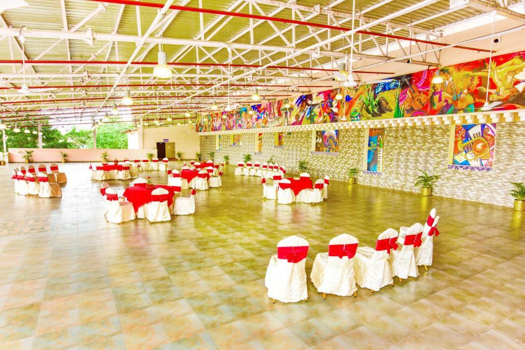 Hotel Swosti Premium Bhubaneswar Exterior photo